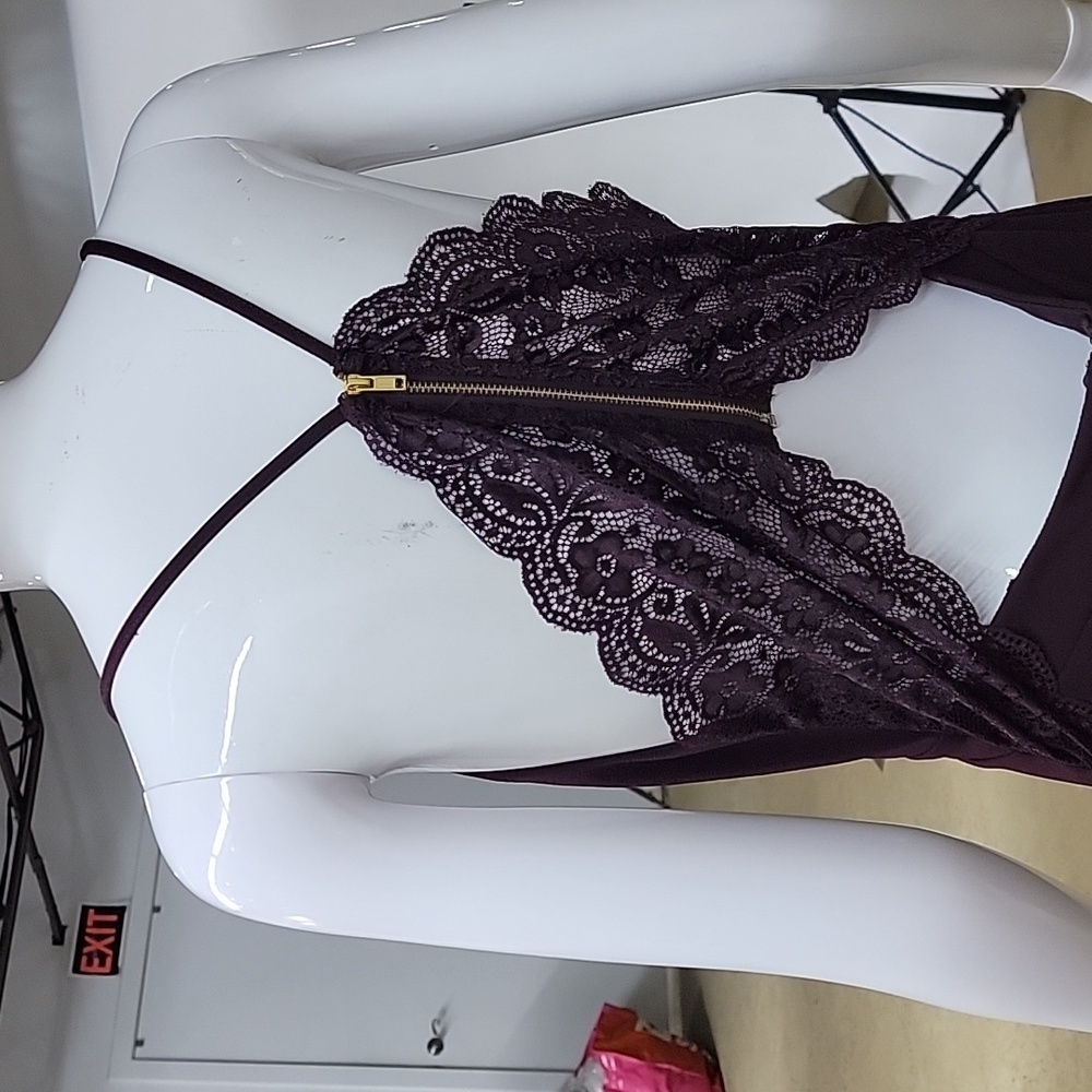 City triangles Lace Back Plum bodycon mini dress Size 13 - Picture 3 of 11